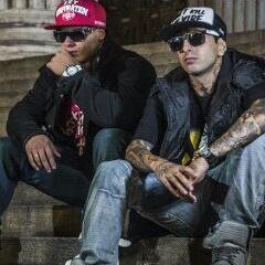Tinha q ser fã do magrelo todo tatuado e do marombado.Amor além da vida.'Nem se o tempo fechar,eu vou abandonar..''(8 @diegothug @LeoSchulzWOW