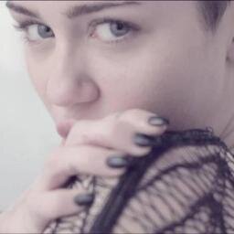 I'm a big fan of justin bieber and I'm also a huge fan of miley cyrus :) & love Austin mahone ♡