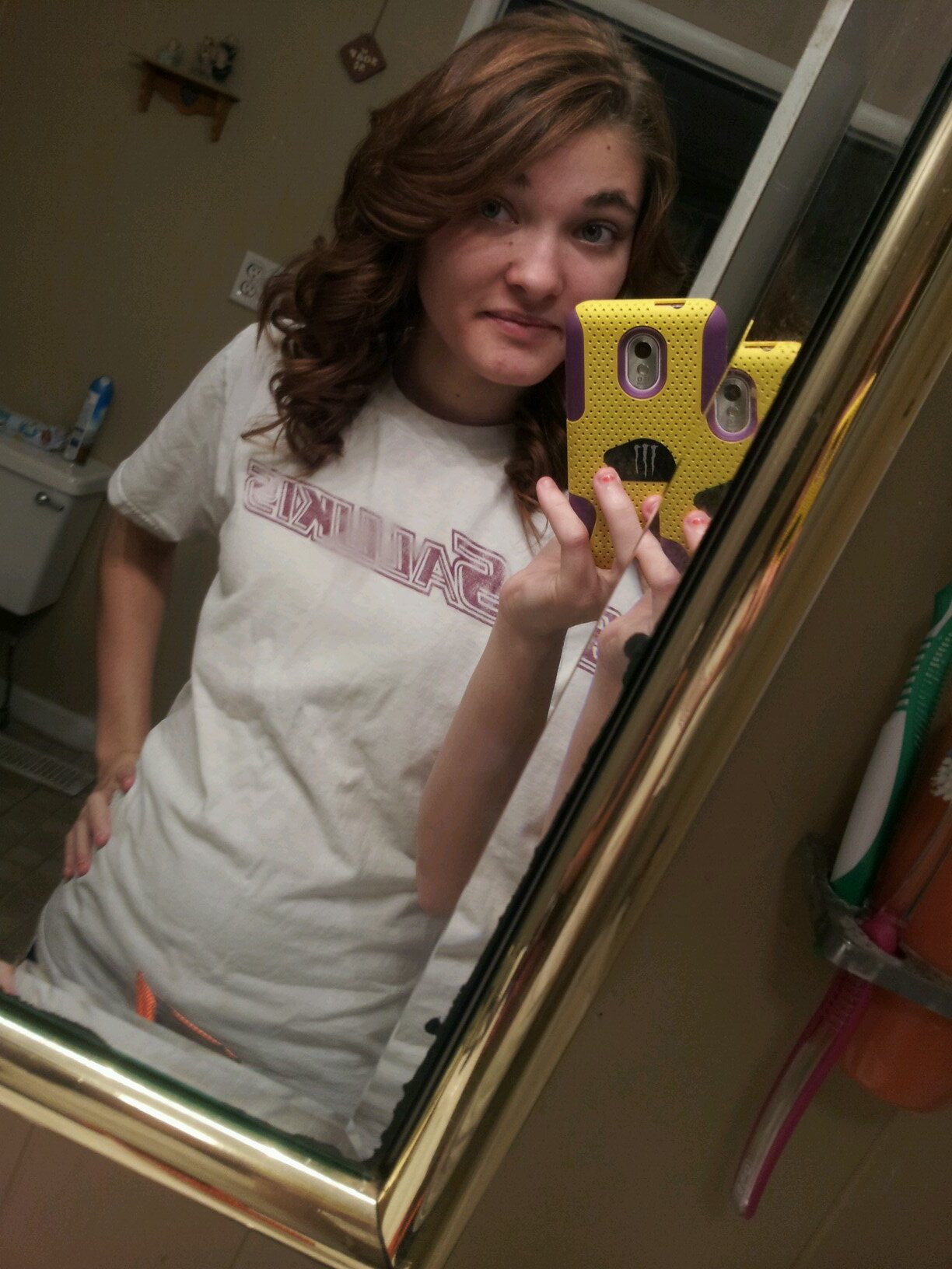 I'm 18 an  fun as hell, I love being with my family an bestfriends (: