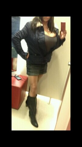 MizzOns's profile picture. a MuM... Leeds Utd :) all REAL thanx..(32 H-34 J dependin how fat) take a ride wit me leave t world bhind ;) not Gangster but am a Vile Animal!