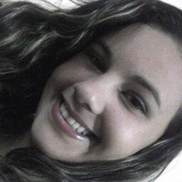 Sou chata,odeio futebol,gosto de roupas e sapatos.