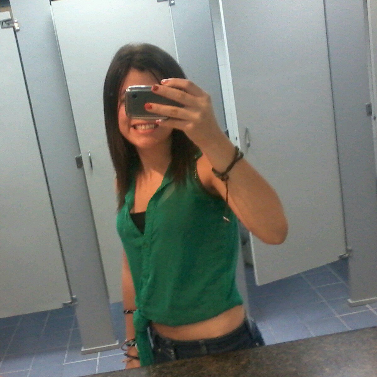 VXabiani's profile picture. Mi idola? La que tiene 16 y ya esta cantando en un teatro. Mi ídolo? El que con 19 ya es director de cine. Mis ídolos? En la serie mas exitosa de disney.