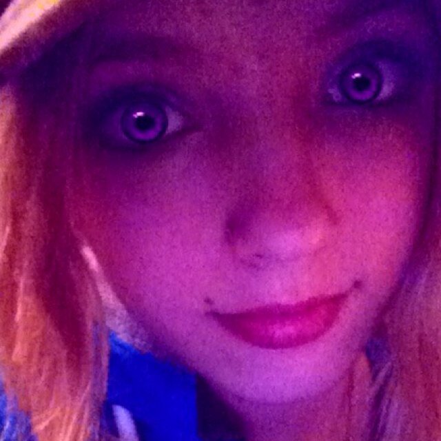 Im weird,bi,and an awesome freak!