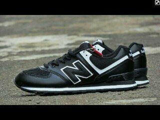 Menjual Sepatu Merk Vans,Nike,New Balance,DC,Adidas,DLL Pin 25BE292E No Hp 085705307212