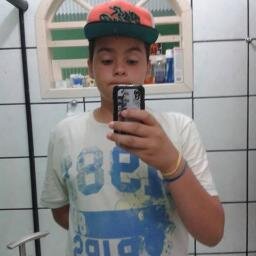 Tava Ouvindo Bob Marley te Olhando Dormir, lembrando do teu sorriso que é oque me faz sorrir!!