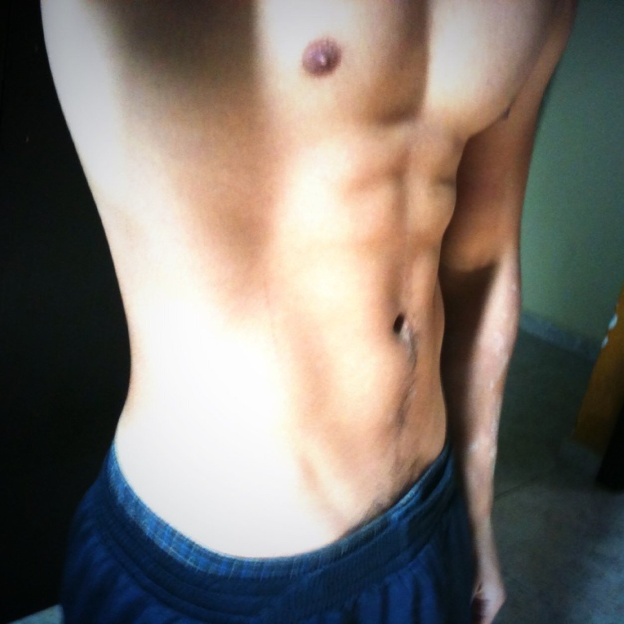 iqueAxl's profile picture. Estoy hecho para romper caras no corazones MMA/Capoeira/Tae-Kwon-Do/Bars&Gym Escribo poesia para ti amor y para ellos unos putazos Instagram:axlgm107