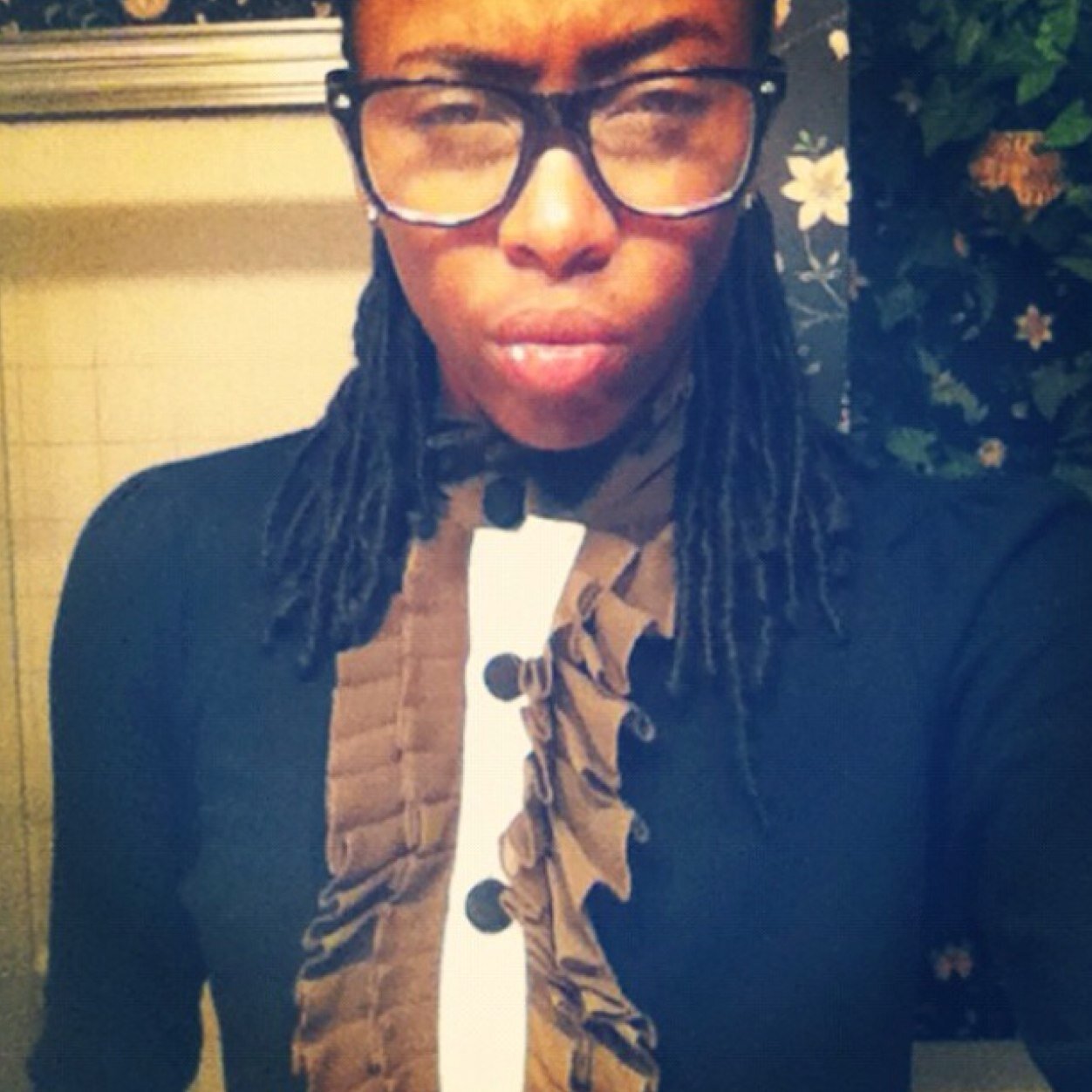 bxtchimlaviish's profile picture. “BELIEVE NONE OF WHAT YOU HEAR AND HALF OF WHAT YOU SEE.” instagram : @bxtchimlaviish #teamSUCCESSFUL #teamiphone5s #teamaquarius