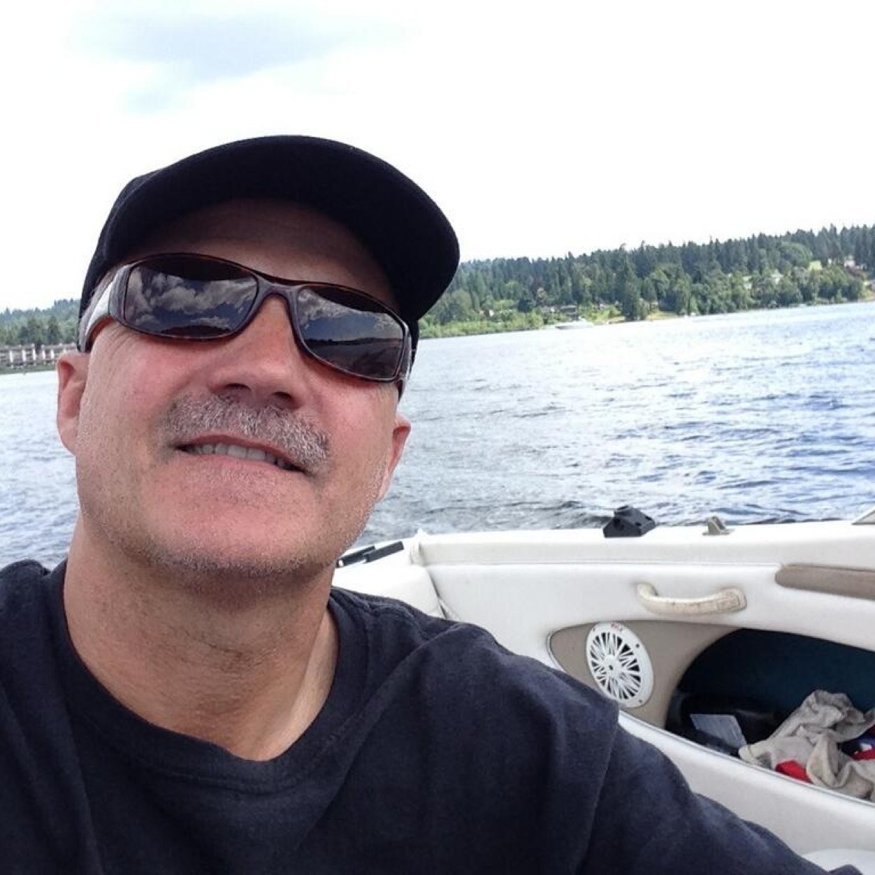 drummer and writer of classic country songs 

Type in mikefernandesdrummer on reverb https://t.co/Um35wIQp7x website to hear my stuff