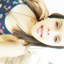 14 anos,chata, anti-social  e .. ah sei lá '-'