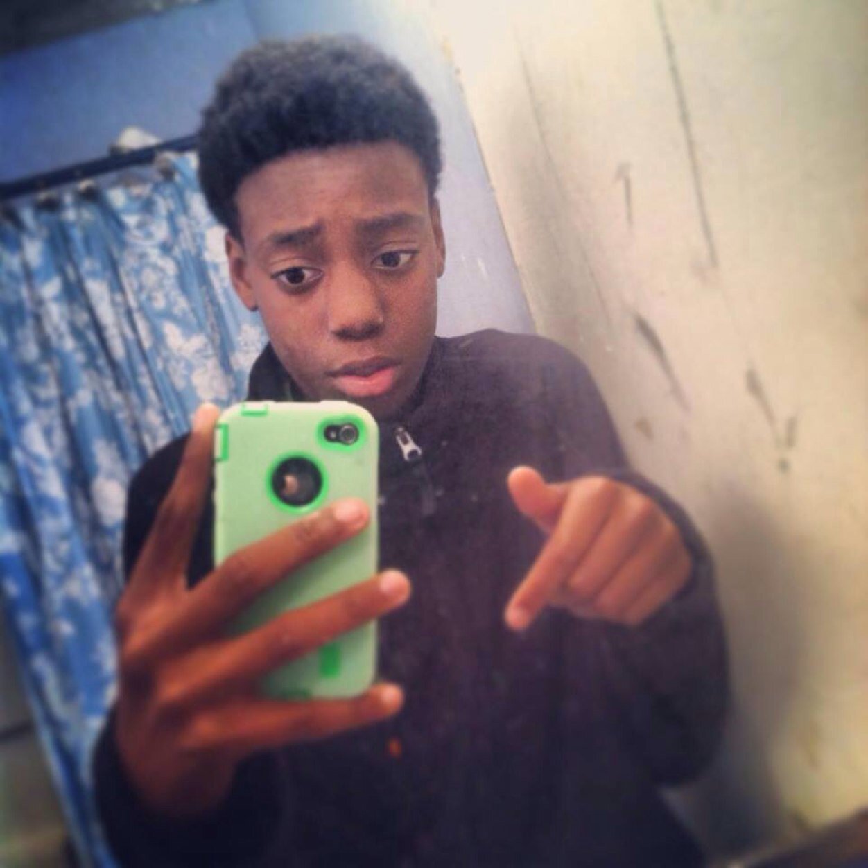 Doin It For My Famm , Auh Lil Nigga Trynna Make It Out Dah Hood , So My Momm Would Neva Have To Work Again In Her Life , Single But Fellin 1 , TRUST NO BITCH