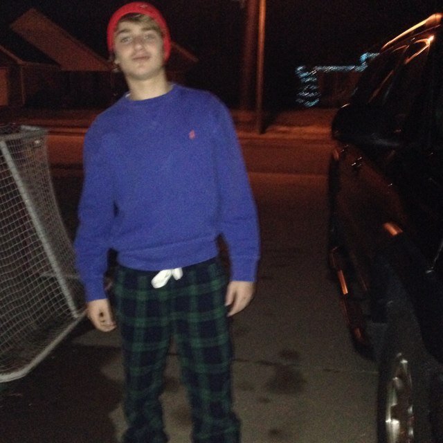Im 15 i go to OCHS im a freshmen and im single