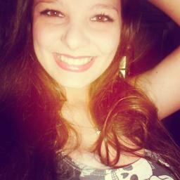 Simpática, legal , amiga , atrapalhada, ciumenta, irritante, palhaça e extrovertida ... Sou tudo, menos perfeita ! ooi segue ? sdv (: