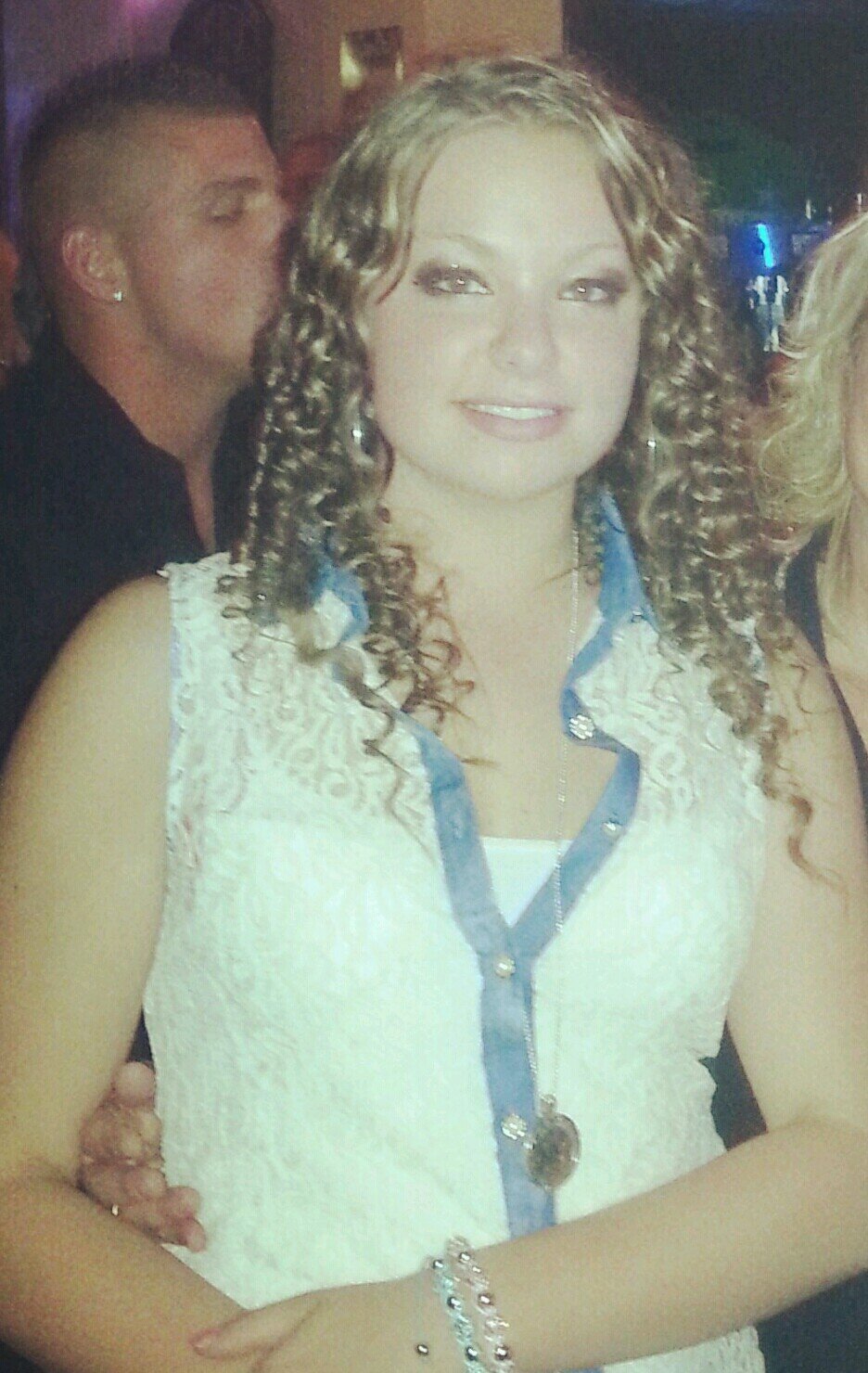 LARISSASHARON's profile picture. 16| love my best friends ♥♥