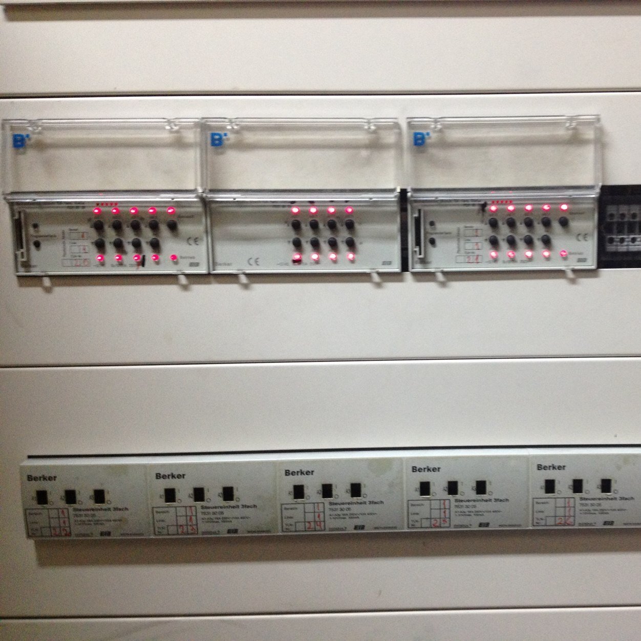 ELÉCTRICA GARRIDO, empresa familiar (1975) dedicada a la instalación y montaje de sistemas eléctricos, domótica, automatismos, iluminación, climatización,