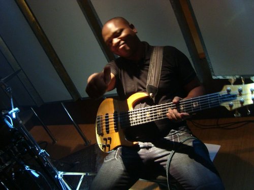 Olá disponível para gravinas, Work Shopp ,
Acompanhamentos para Artistas Gospel .
Uso equipamentos:

Bass  fender Jazz Bass Usa Custon Shopp , Fodera, Freteles