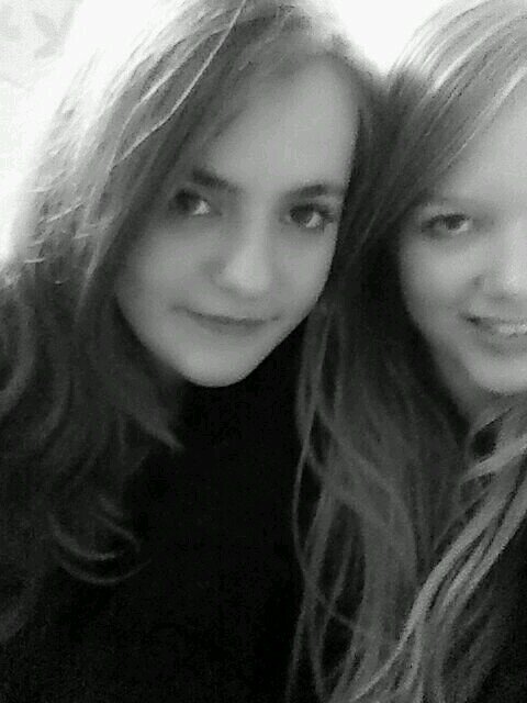 /aliene/13 jaar oud/dansen/muziek/zingen/computeren/chillen♥♥ enz