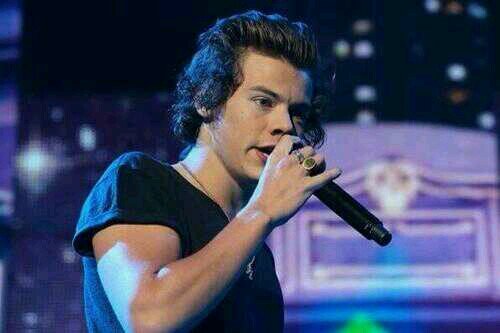 fxcklixm3's profile picture. Can you please follow @LovingMyNialler and not this acc? :)