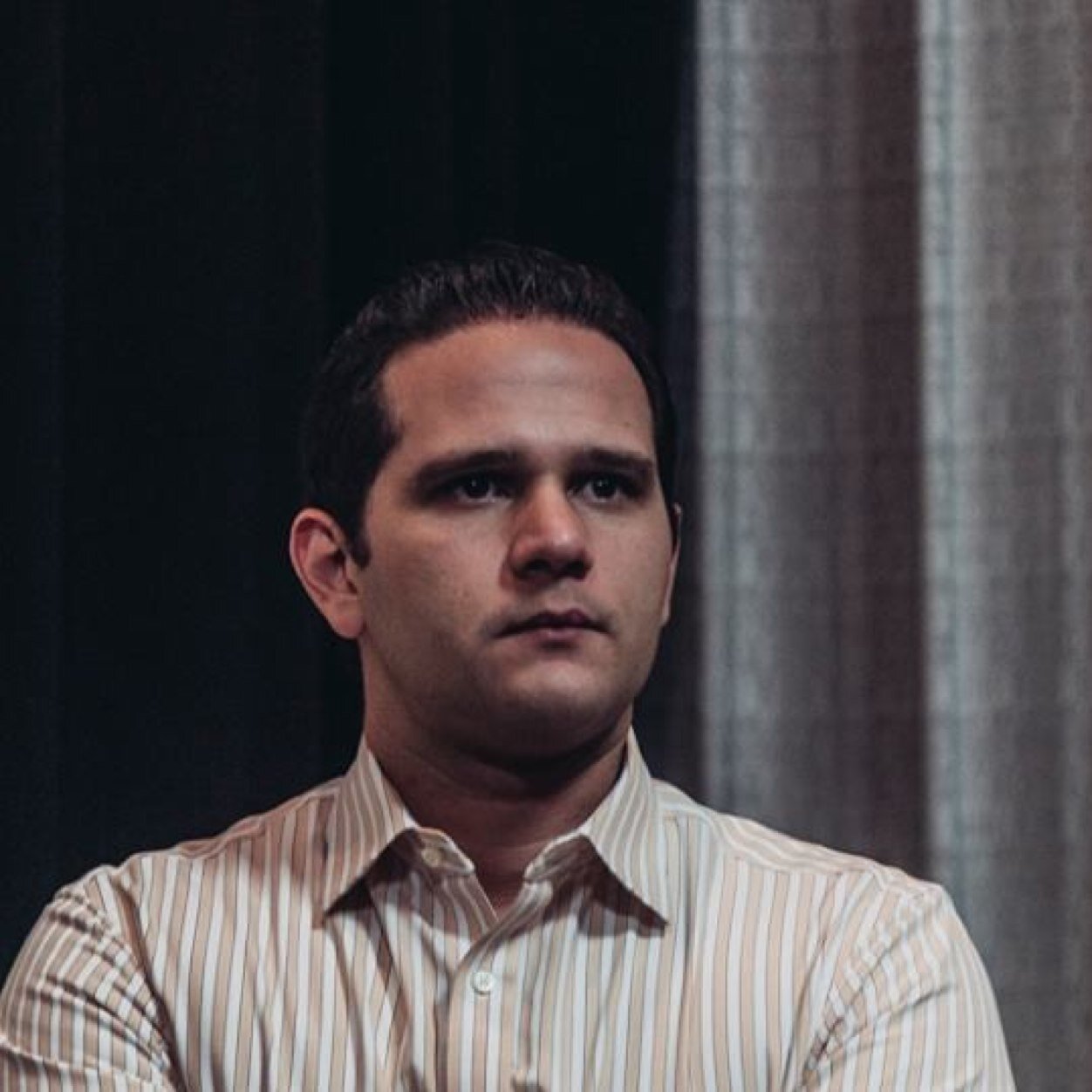 OllerOliver's profile picture. Incansable amante del buen cine, fotógrafo de corazón, esposo y padre de profesión... Film Noir lover!