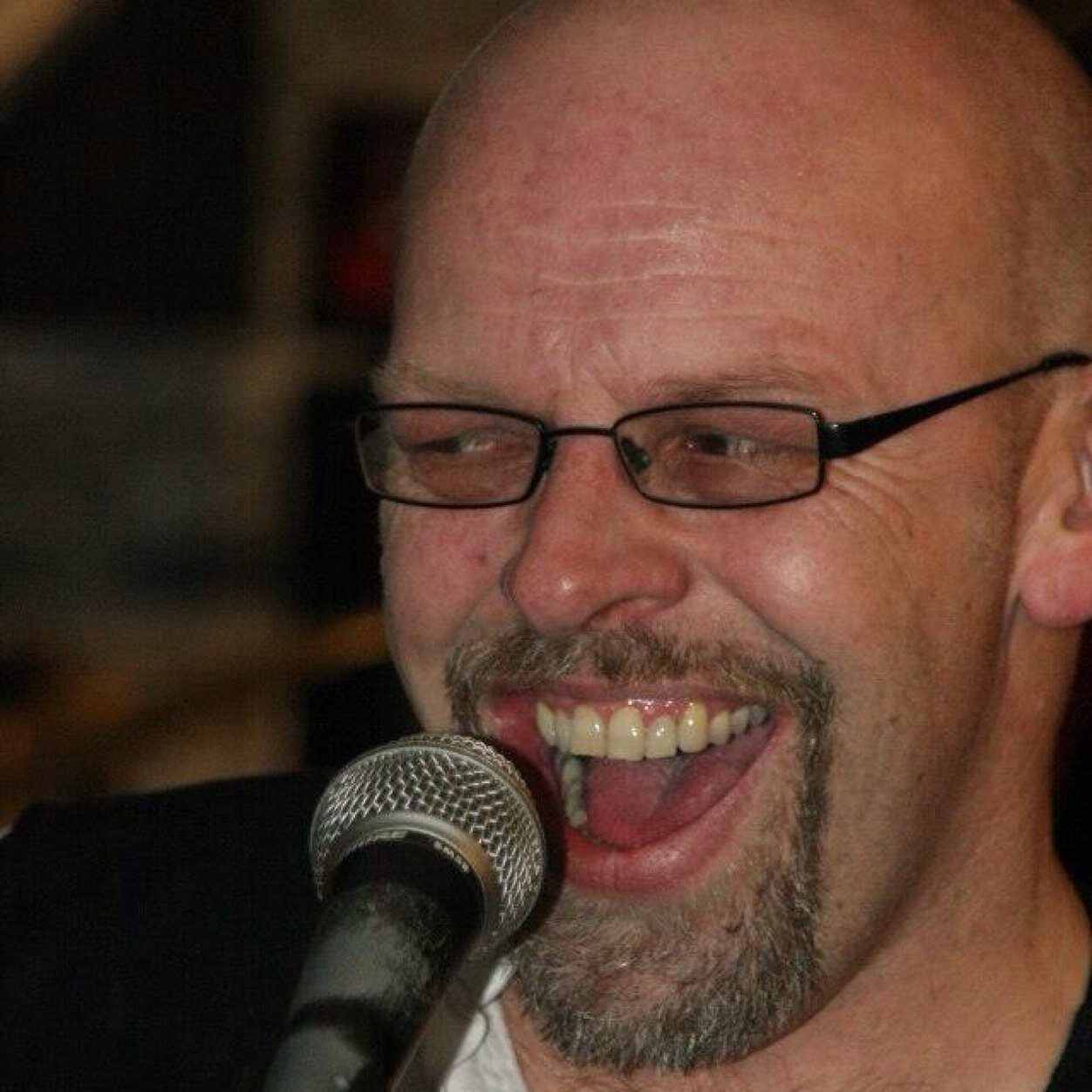 Singist, happy picker & plucker, follower of all genres of music.....