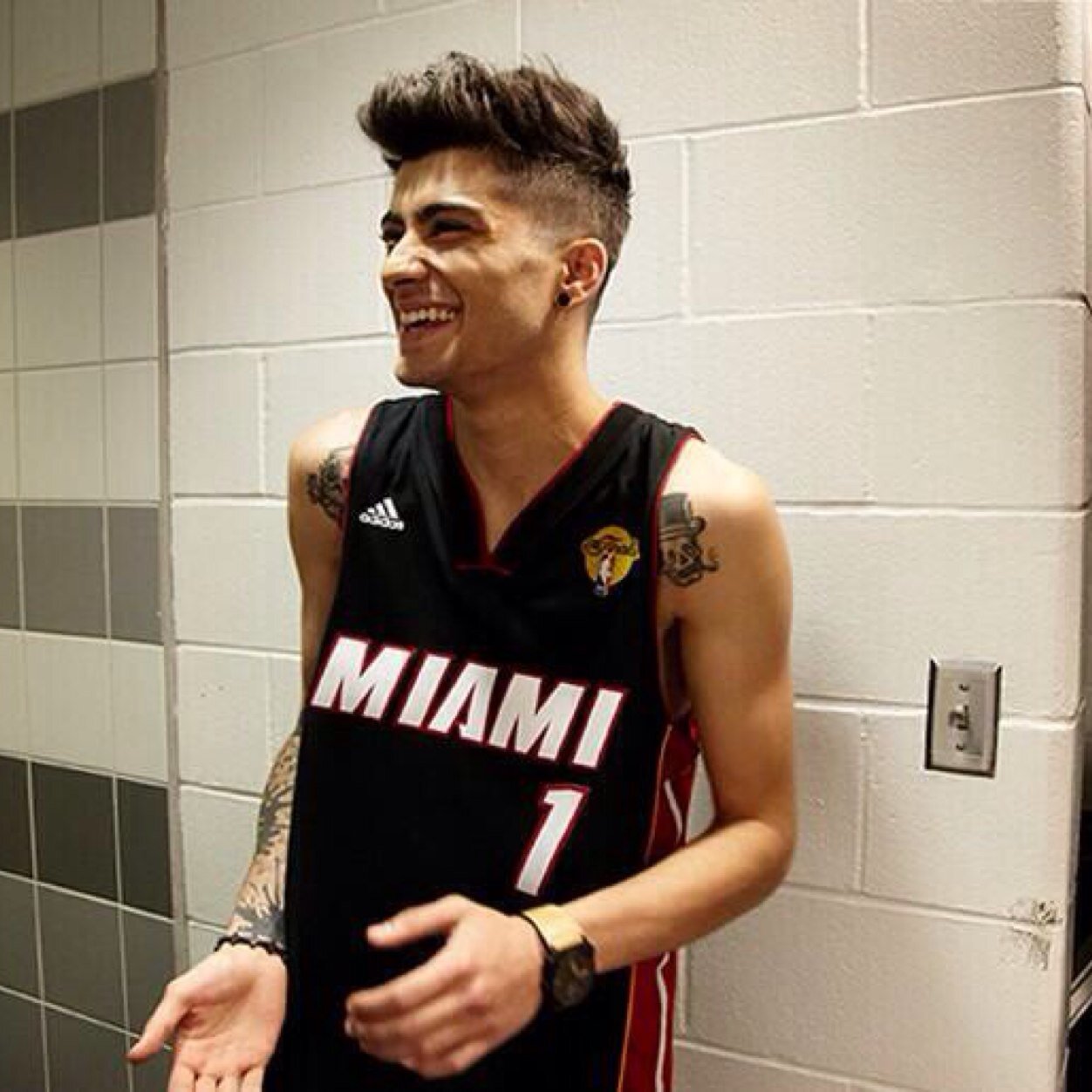 perfect pictures of zayn, follow my other account @baemalik
