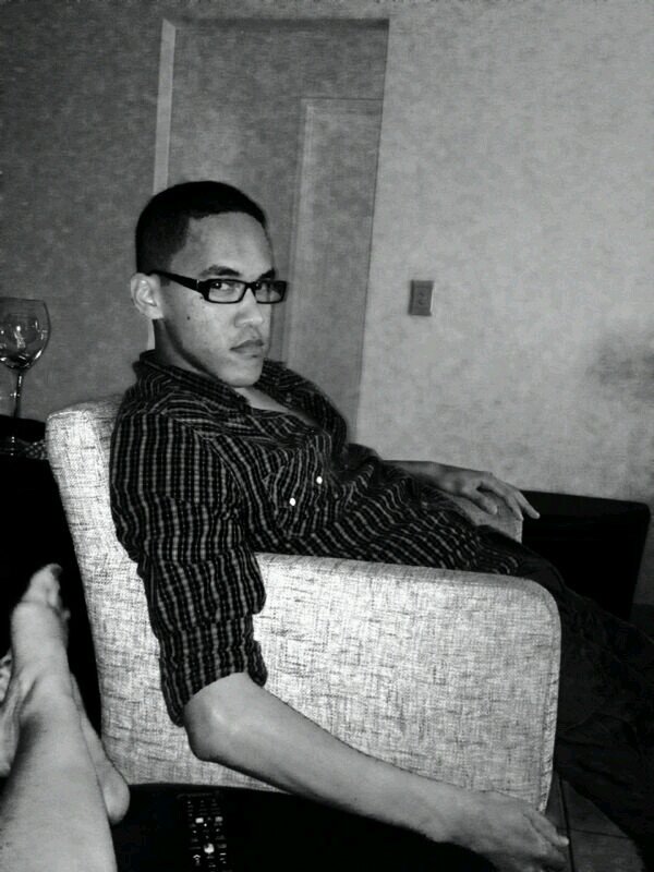 ... just me... tweeting...