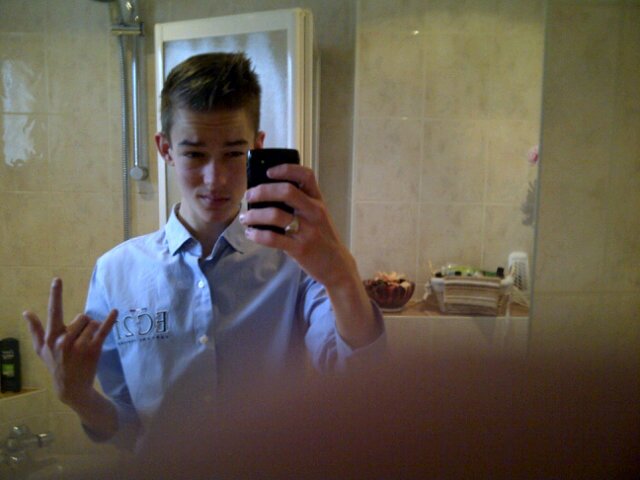 follow maten , @chrisf_o , @bob1999_ , @sanderrisseeuw, @michaaeel____ @djemiel711. love my best friend @elineeeeeex