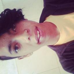 Pra você que não gosta de mim, deixo o melhor do meu sorriso, pois sei que nada te castiga mais do que me ver feliz !!