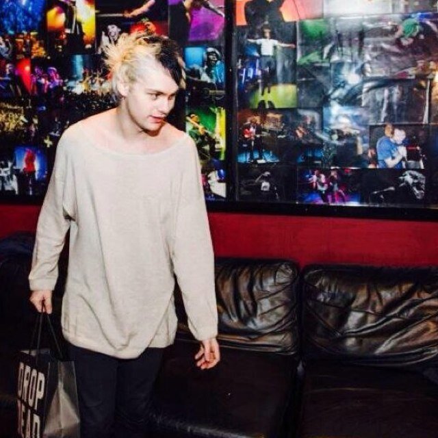 NEVER GIVE UP BECAUSE @Michael5SOS WILL FOLLOW YOU ONE DAY ♡ owner follows back: @cakessunshine