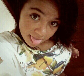 nem sei o q falar dessa guria q ta sempre me incomodando, me ajudou quando mais precisei te amo negah