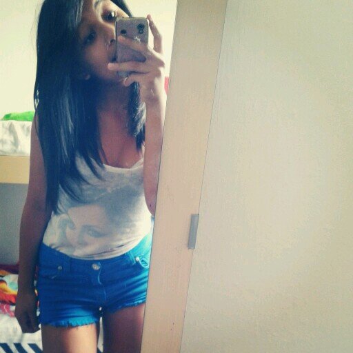 Tenhoo 15 anoos, sou skatista ...╰ɵ────ɵ╯
