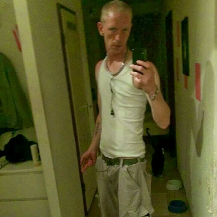 Sehr liebe voller Mensch bin ich helfe gerne Freundes Kuschel gerne und bin auch für neue Abenteuer zu beeindrucken