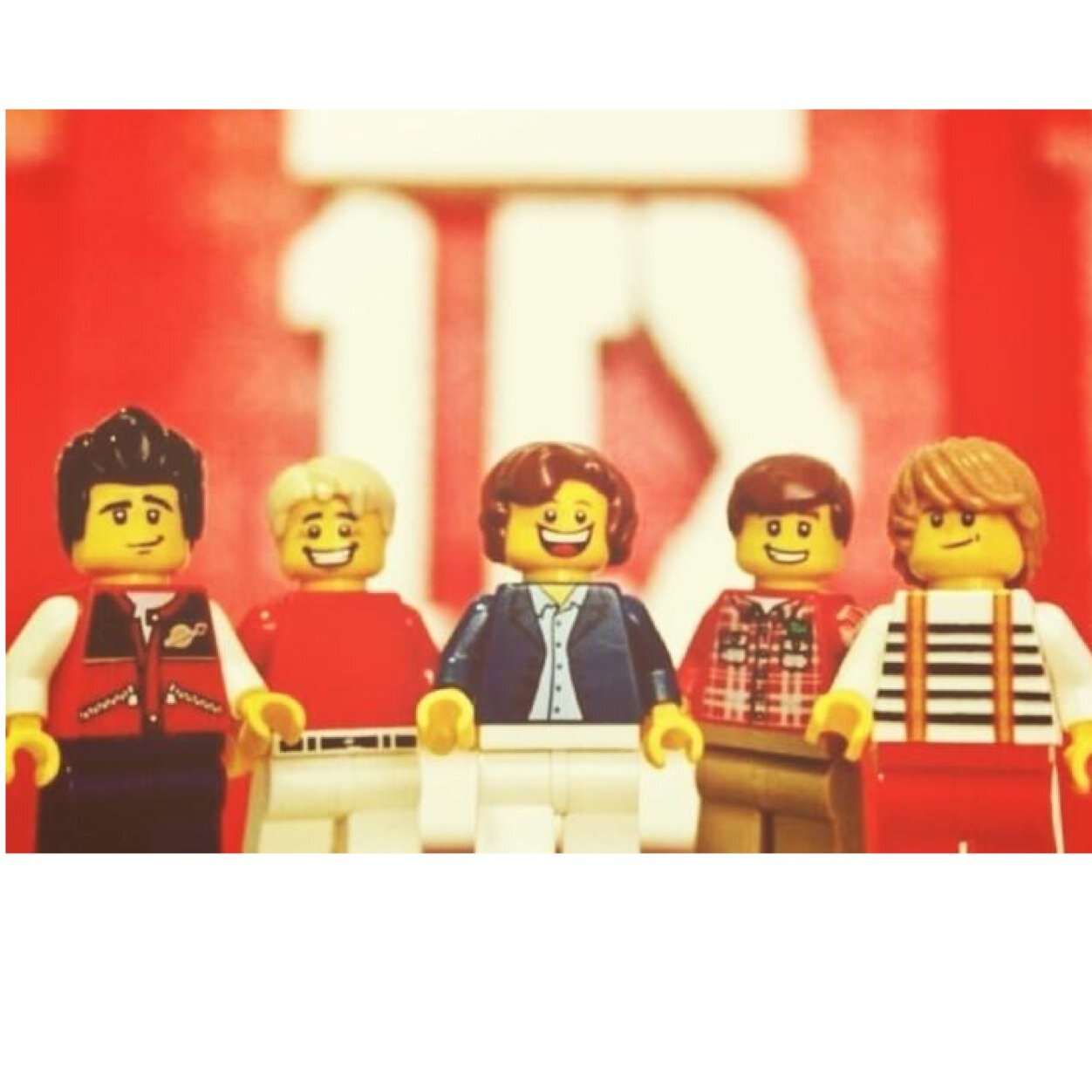 Hello,im just another normal teen :) xx i love and follow back EVERYONE , just ask
           Don't forget to smile