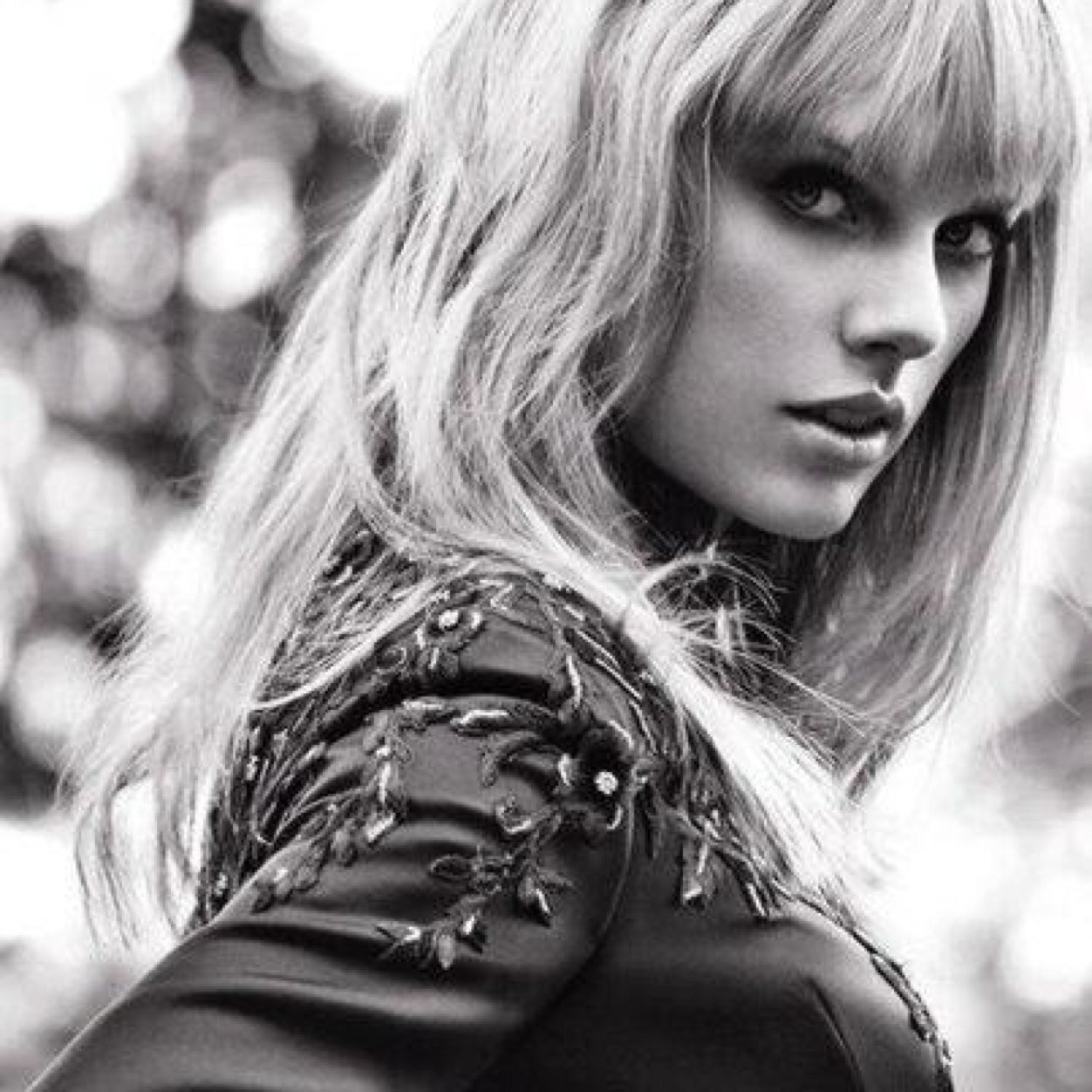 Hi I'm Swiftie, Selenator, Directioner, Mixer, Smiler, and Lovatic!!!!!!! I LOVE MY IDOLS THEY'RE MY LIFE!