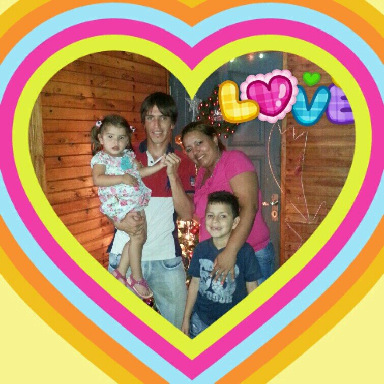 Amo a mi Familia a mi marido y a mis bebes que son  mi vida enter a