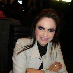 Master en Administración en Finanzas, docente en lengua extranjera, feliz esposa de Dairov Capote Braña, adorada mami de 2 bellos príncipes.