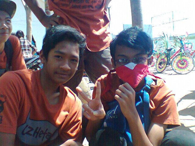 Gak follow dosa lo -_-
fb profile : http://t.co/rW1lSn3meK