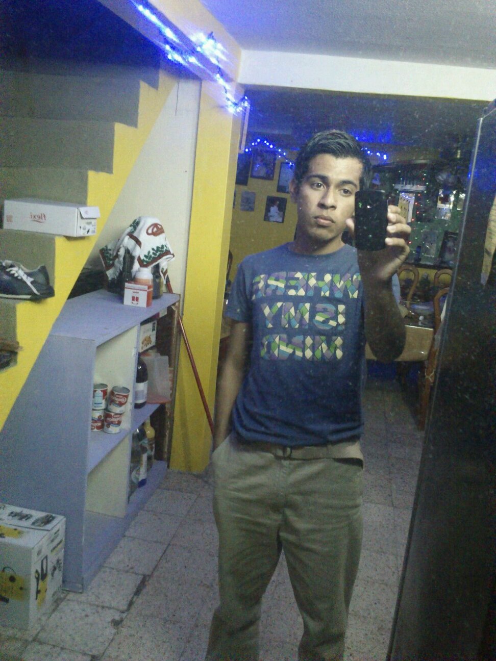 no puedes ser feliz :)