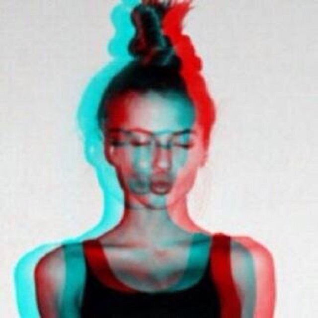 هـذي الفتـره بالذات ابـي كل من يشـوفني يضمني ؟ طيب ̯~o).