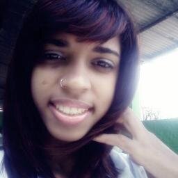 16 Anos Blogueira , Apaixonada , Chata e romântica!