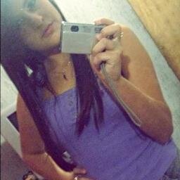 Sou chata ,e ao mesmo tempo Educada , sincera, humilde , odeio falsidade , sou muito carinhosa , vingativa , pra falar da minha vida tem que ser exemplo. :)