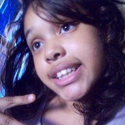 O que mais quero é te dar um beijo
 E o seu corpo acariciar O teu sorriso é um paraíso
Eu te quero só pra mim