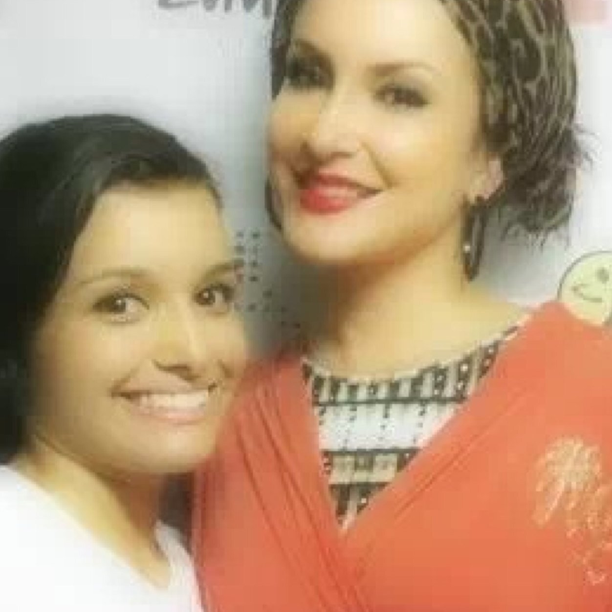 Fecho os olhos pra não ver passar o tempo Sinto falta de você... Anjo bom, amor perfeito no meu peito Sem você não sei viver  @ClaudiaLeitte Camarim; 24/11/13