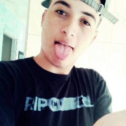 Amo futebol, videogame, funk, rap & sexo. Sou maloqueiro mesmo! 10 litros de vodka e 5 de uísque {...} ♪♫ #SwagNigga