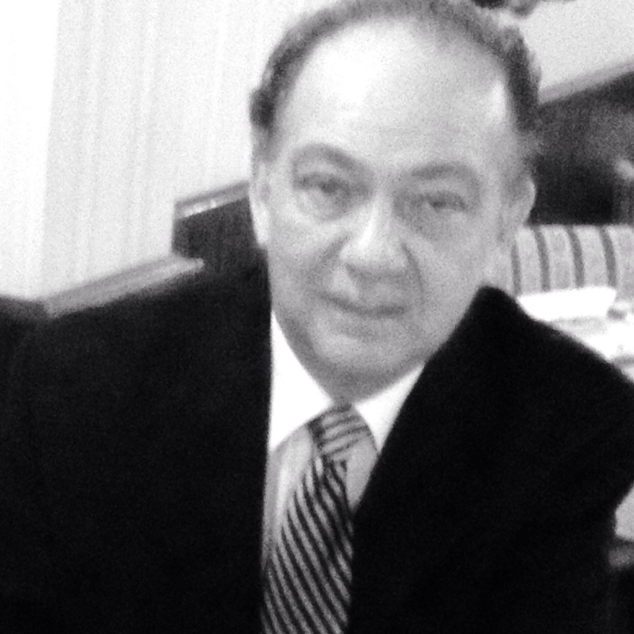 Abogado, Doctor en Derecho, Profesor titular de D.Mercantil de L.U.Z. y Miembro de la Academia de Ciencias Políticas y Sociales de Venezuela. CARACAS