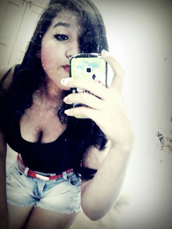 Bipolar  , 16 anos . Amiga , companheira , palhaça , amável (: