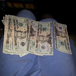 im juss anotha nigga widd cash #NEVA SLEEP ON DEM BEJEMINS