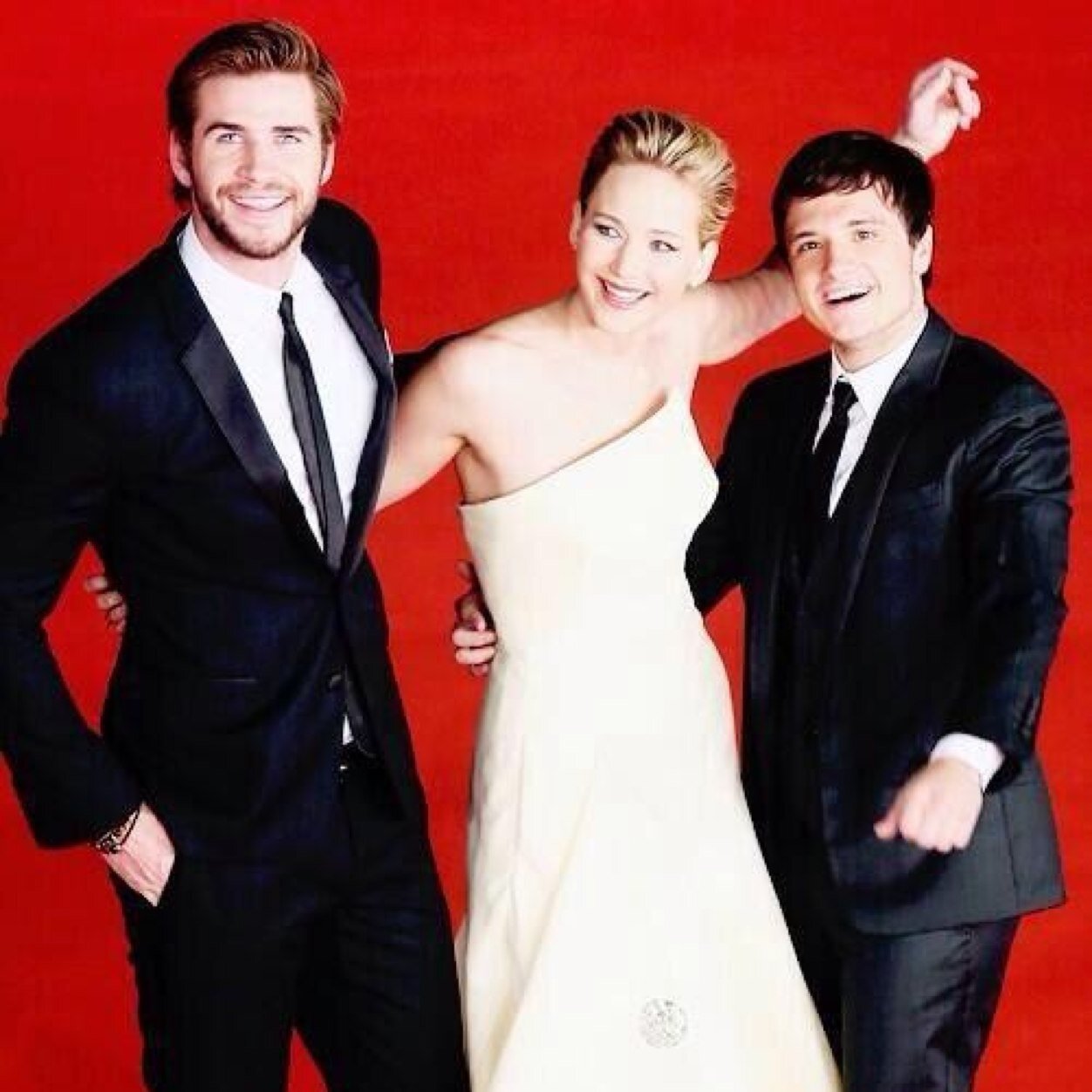 Free follow from @A_Metaphor_Okay and @ObsessedHutcher ! Follow them! (: