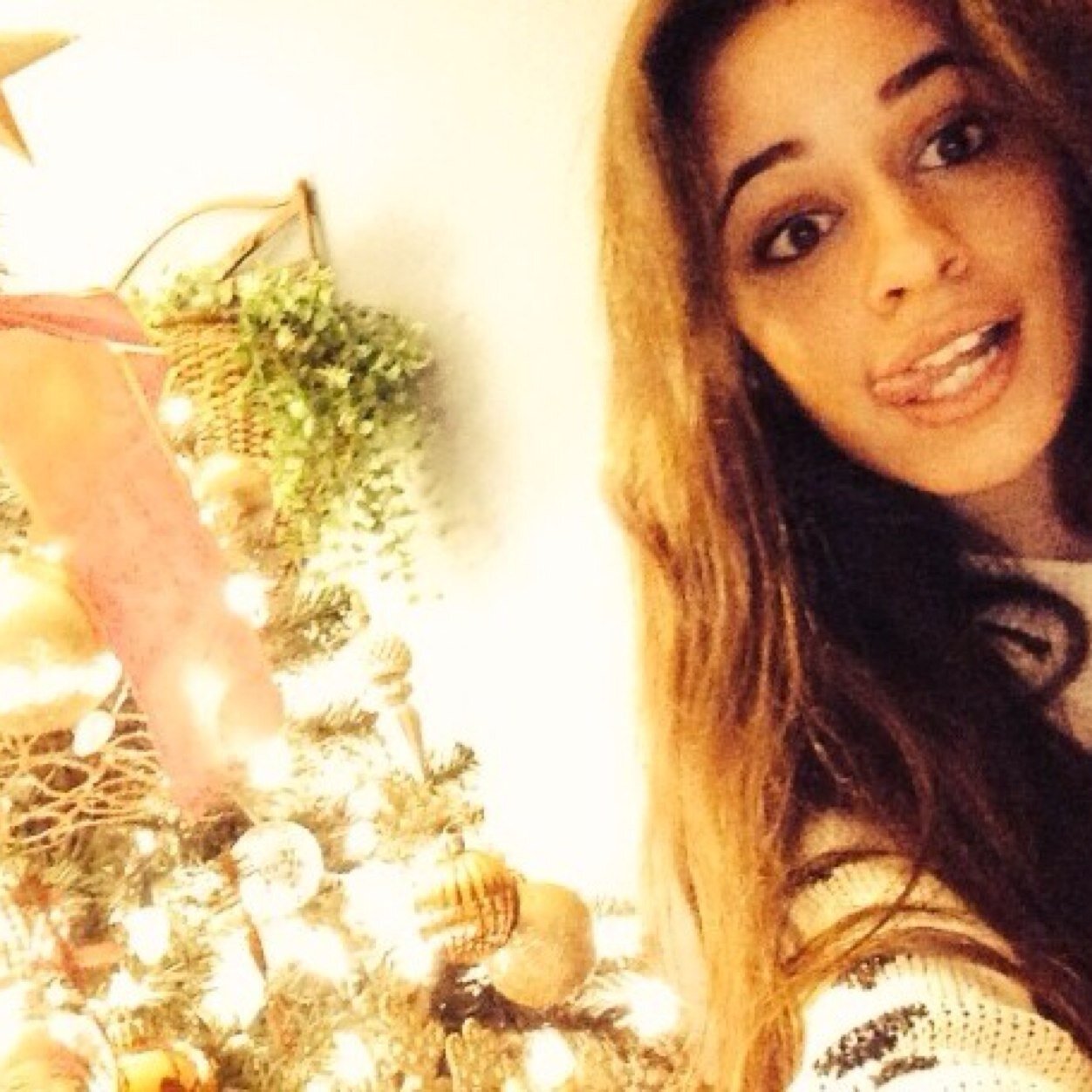 Harryssweaterr's profile picture. PLEASE FOLLOW @lovemenormani BECAUSE SHE GAVE YOU THIS FREE FOLLOW(: