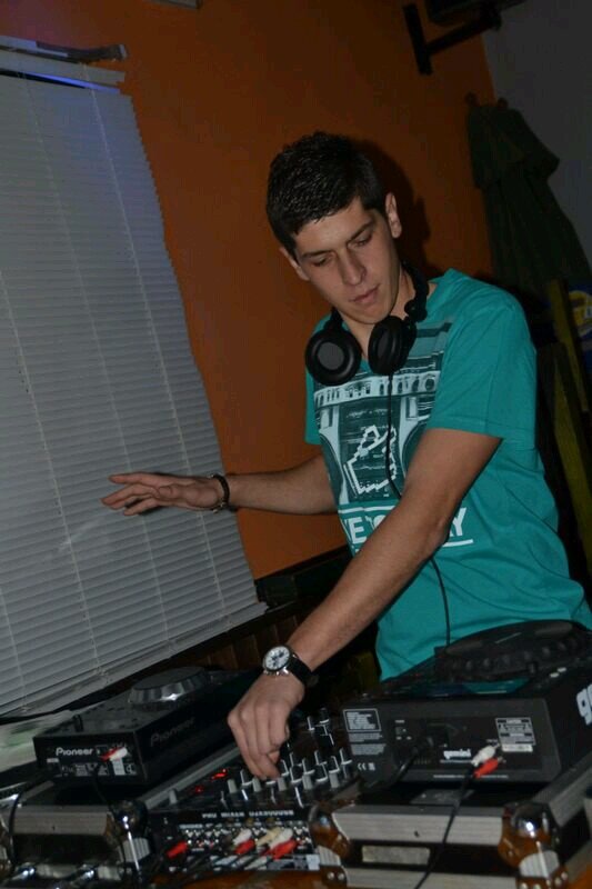 Deejay & Productor                                                       e-mail: ronnystan7@gmail.com                                 Illueca,Zaragoza (Spain)