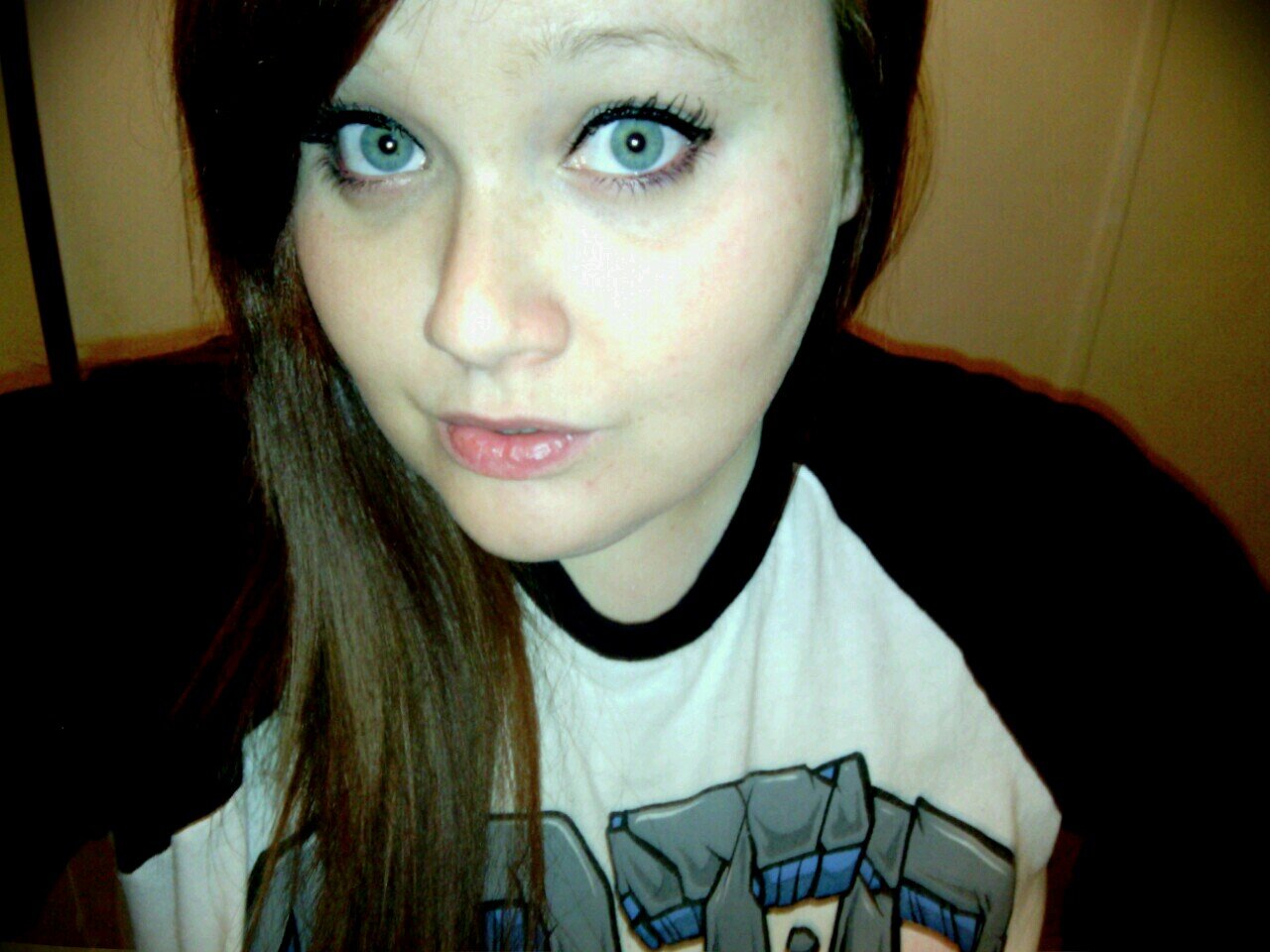 Beauty school dropout. Beer-cat-music enthusiast. People often call me an asshole. Yes these are my real eye lashes.